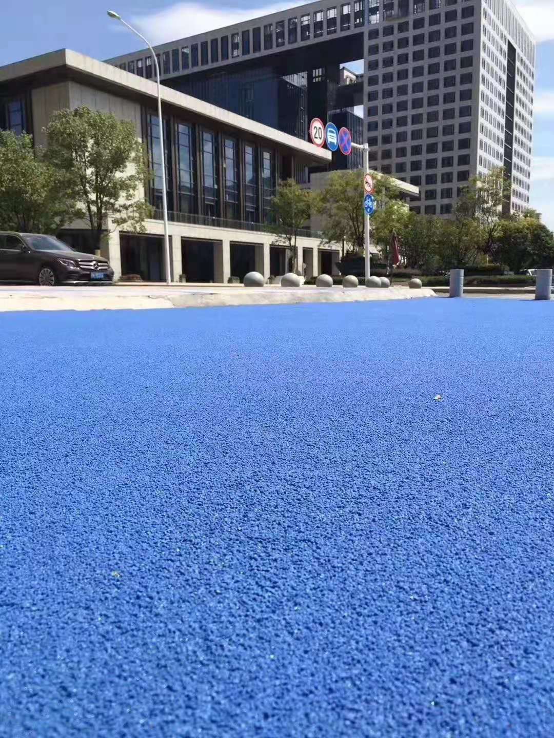 陶瓷颗粒路面一平方多少成本，彩色防滑路面施工视频