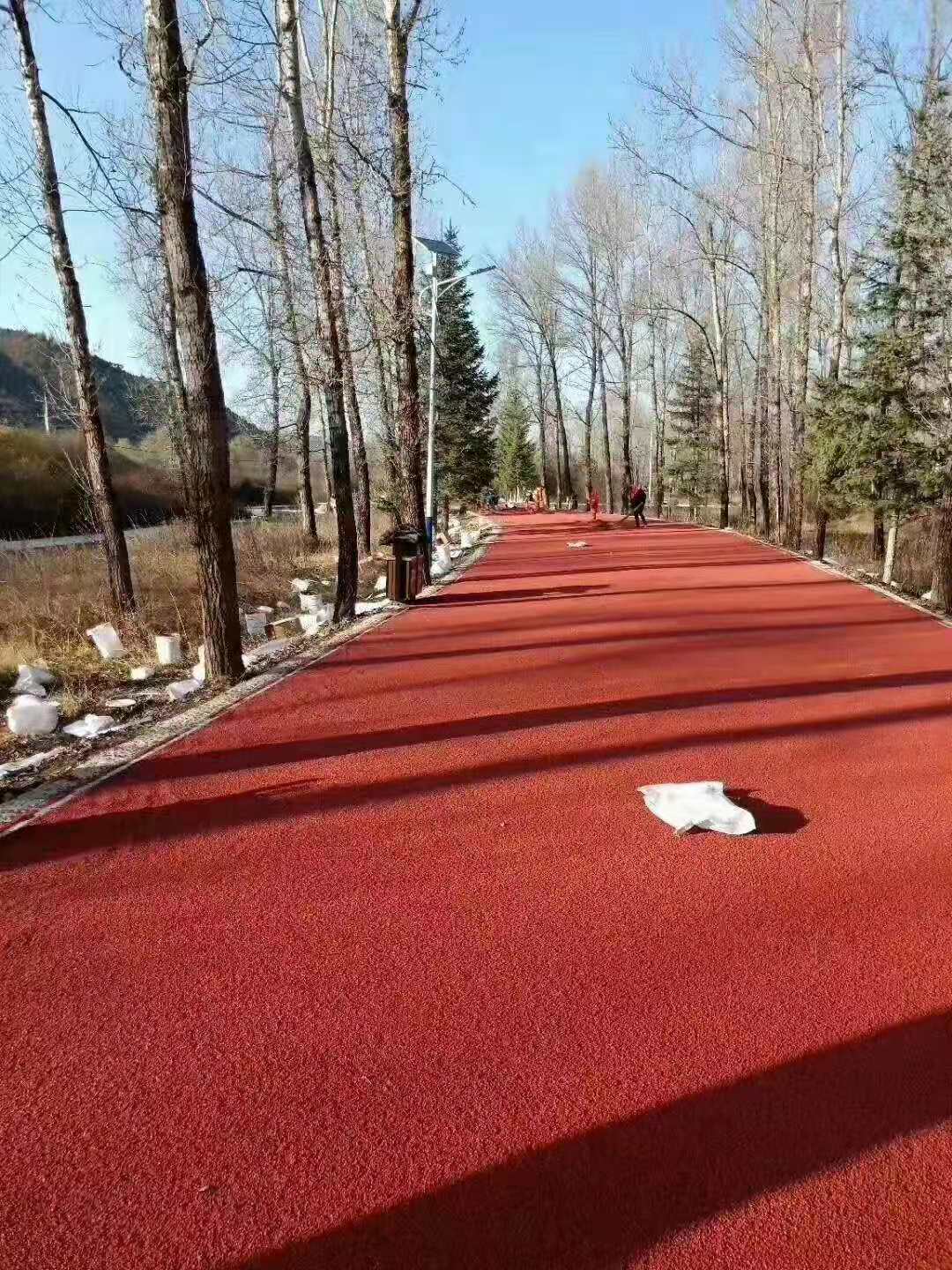 彩色防滑路面是什么，彩色的路面哪里有